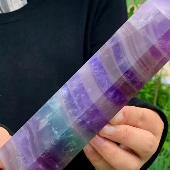 Gorgeous 1.9 lbs Rainbow fluorite tower - Picture 4 of 5